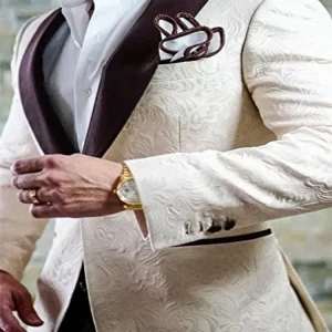Costume beige pour garçons d'honneur avec revers en satin