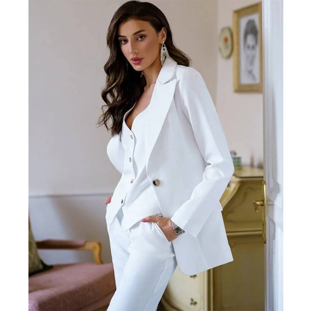 uniforme féminin élégant blanc