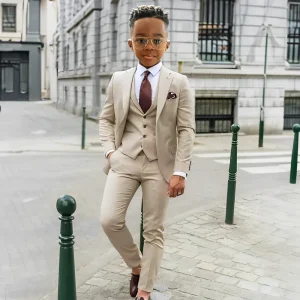 Costume pour garçon mariage beige