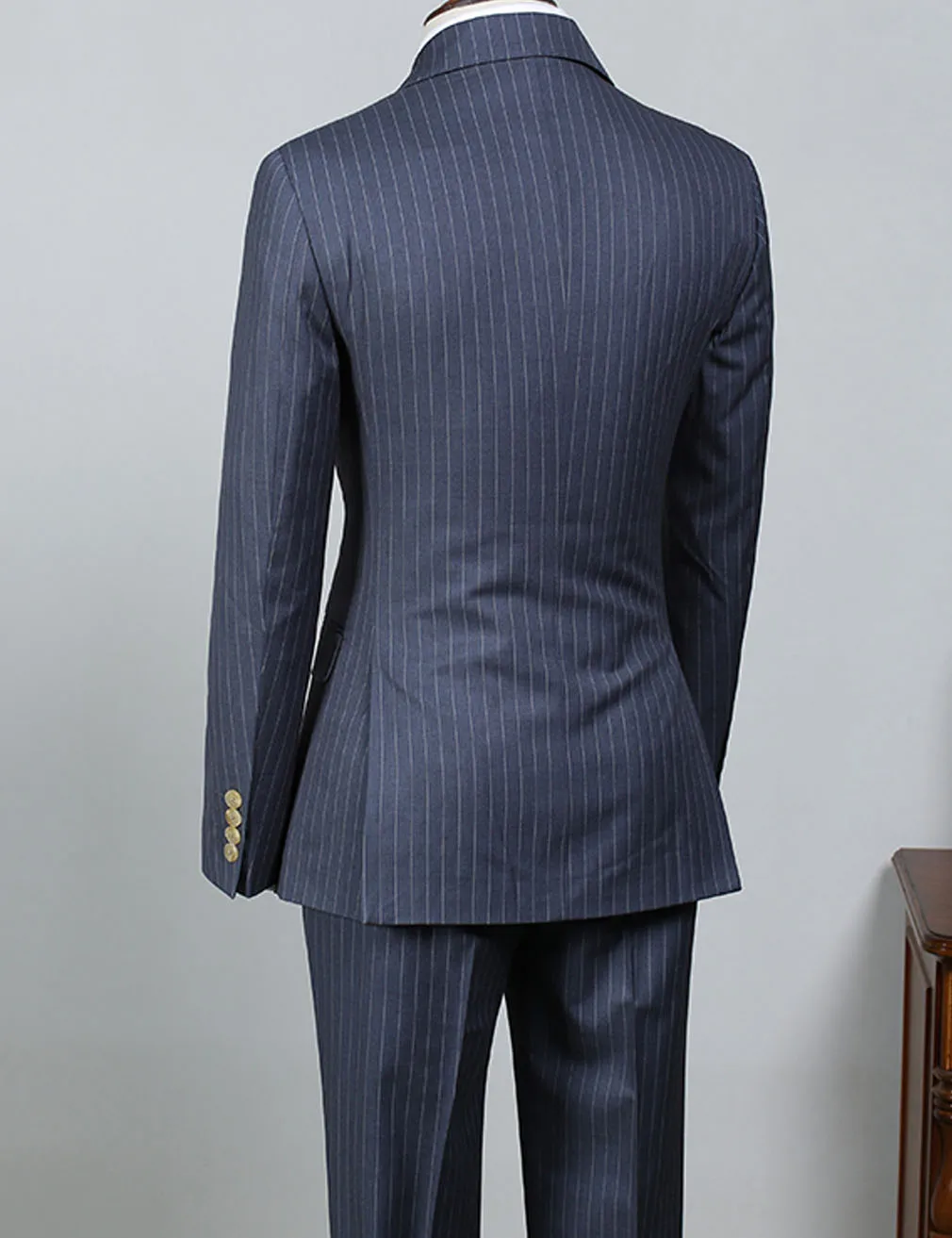 Veste et pantalon bleu marine à rayures