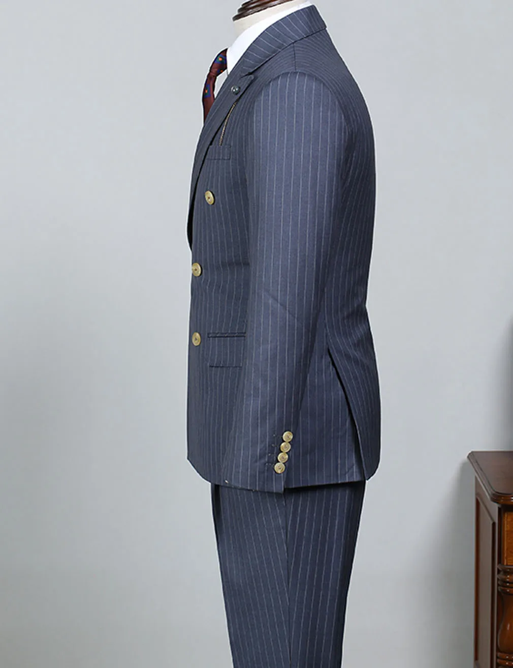 Costume élégant bleu marine à rayures