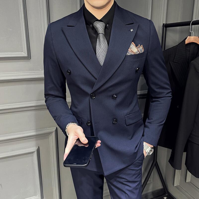 style audacieux costume croisé bleu