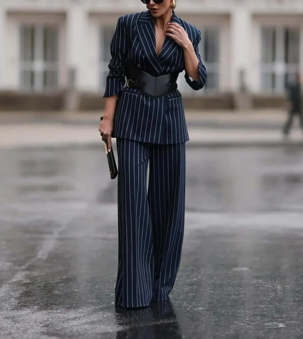 Costume de bureau automnal féminin