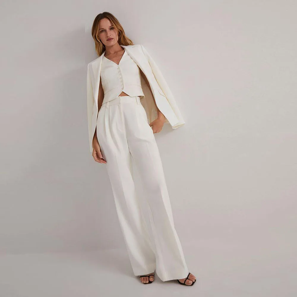 Costume blanc de luxe pour femme